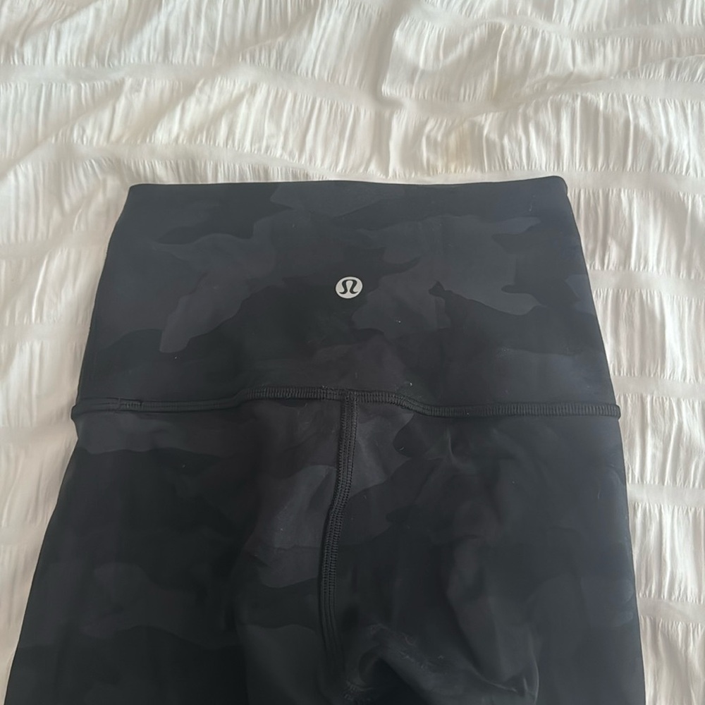 lululemon camo leggings. perfect condition!! size 0